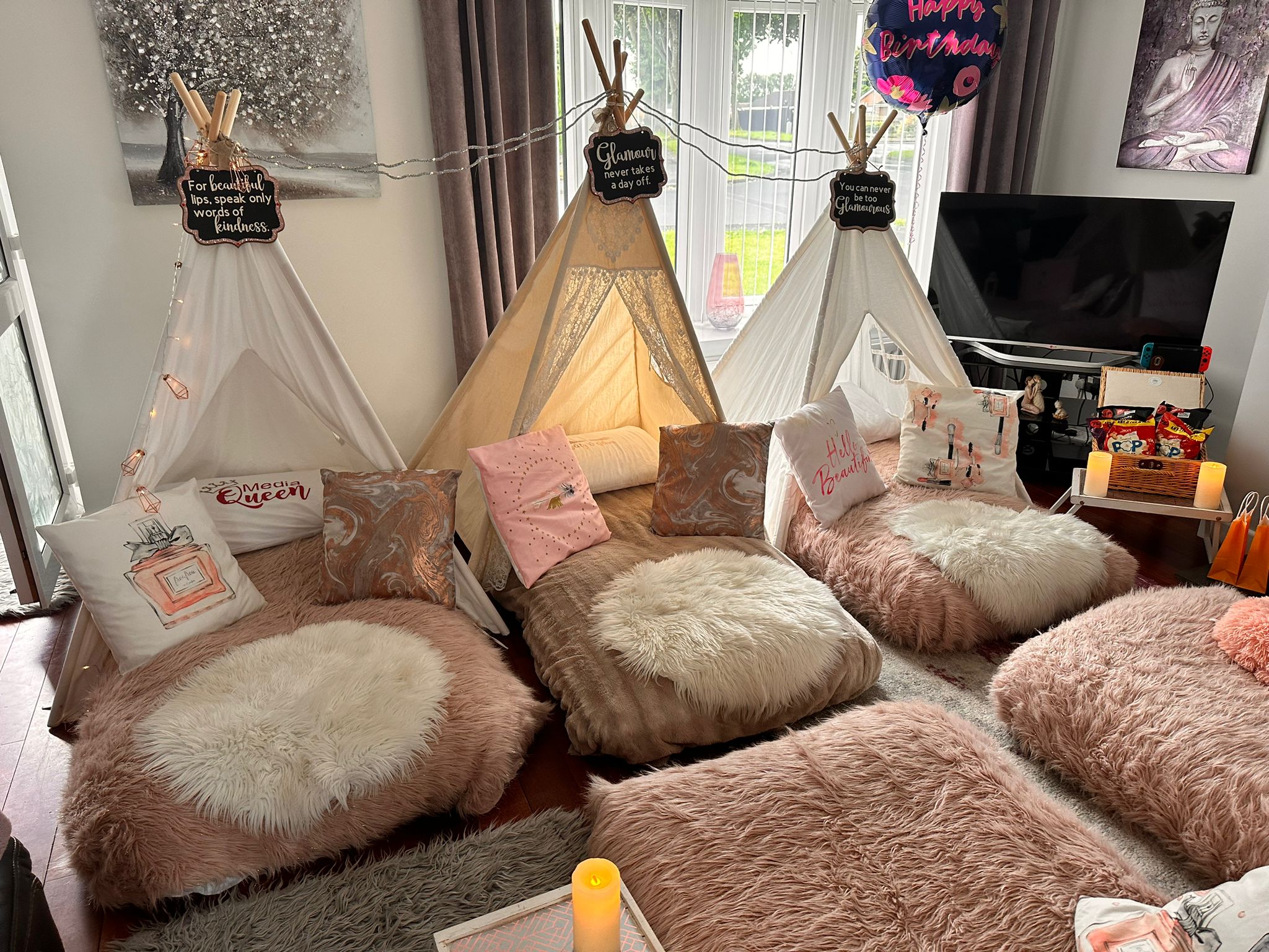 the luna tent inside. glamping slumber parties north east<br />
